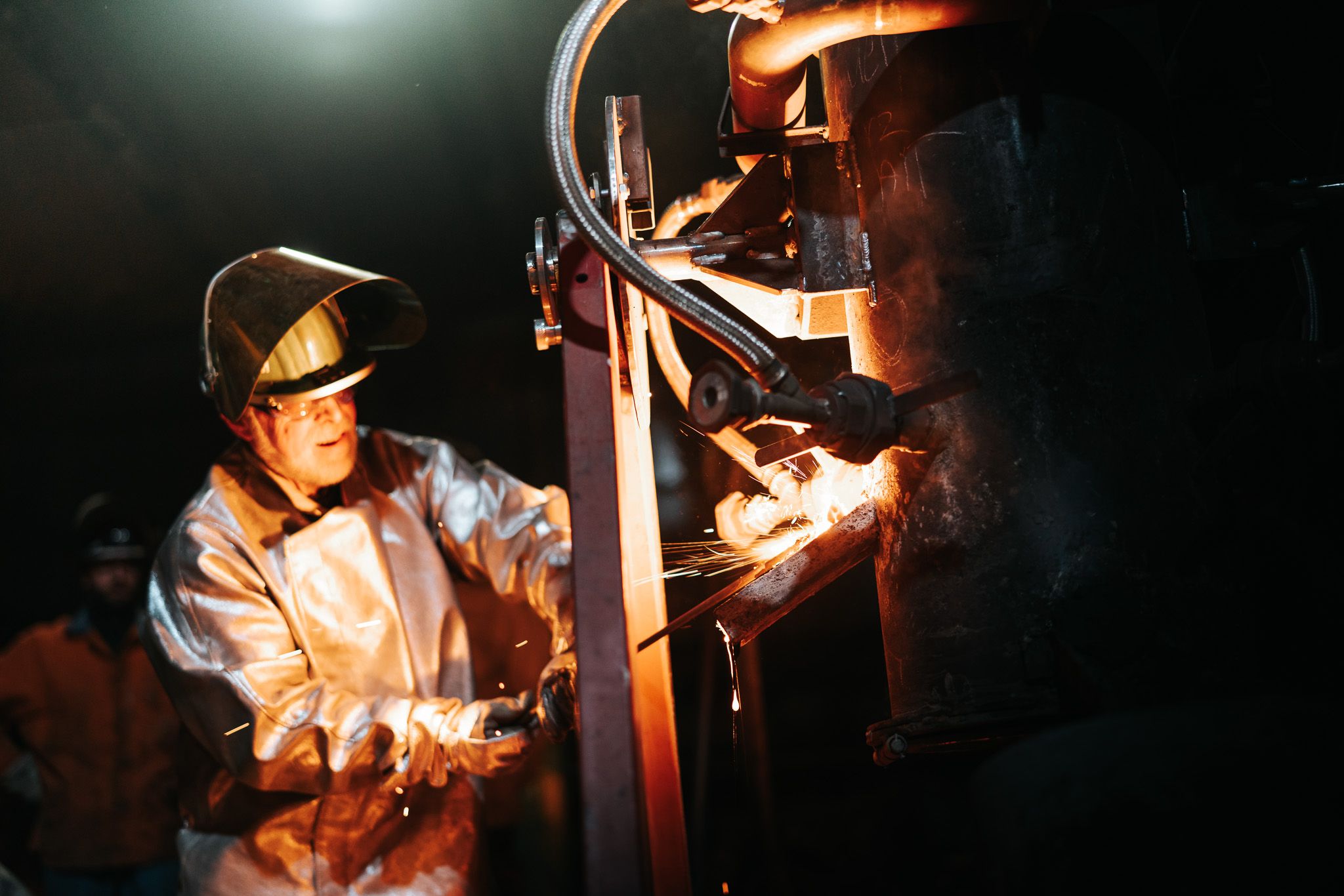 Das FerroForum-Team zeigt den Prozess des Eisengießens